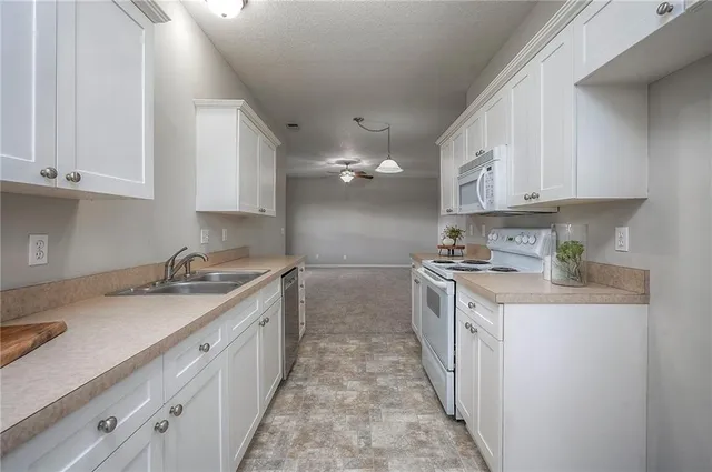 $220,000 | 11751 South Roundtree Street, Unit 102, Olathe, KS 66061