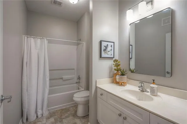 $220,000 | 11751 South Roundtree Street, Unit 102, Olathe, KS 66061