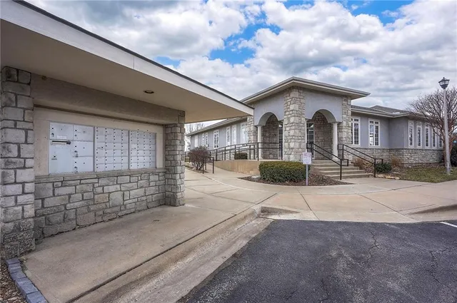 $220,000 | 11751 South Roundtree Street, Unit 102, Olathe, KS 66061