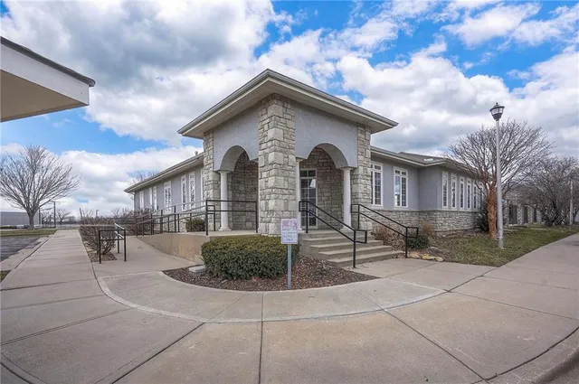 $220,000 | 11751 South Roundtree Street, Unit 102, Olathe, KS 66061