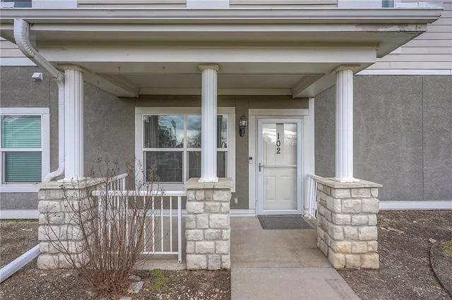 $220,000 | 11751 South Roundtree Street, Unit 102, Olathe, KS 66061