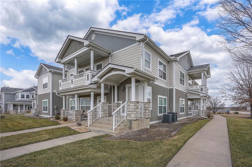 11751 South Roundtree Street, Unit 102 Olathe, KS 66061 - Photo 3 of 40
