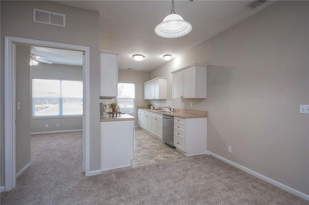 11751 South Roundtree Street, Unit 102 Olathe, KS 66061 - Photo 9 of 40