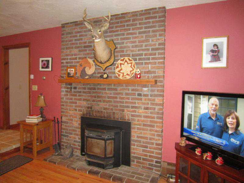 66 Oak Hill Road Scituate, RI 02831 - Photo 10 of 25 Living Room.