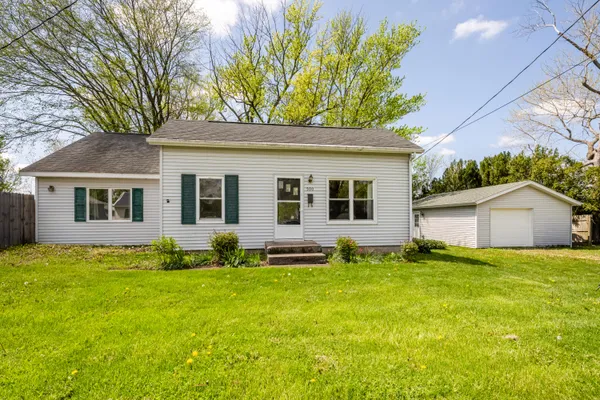 $278,500 | 500 Sherwood Avenue, Three Oaks, MI 49128