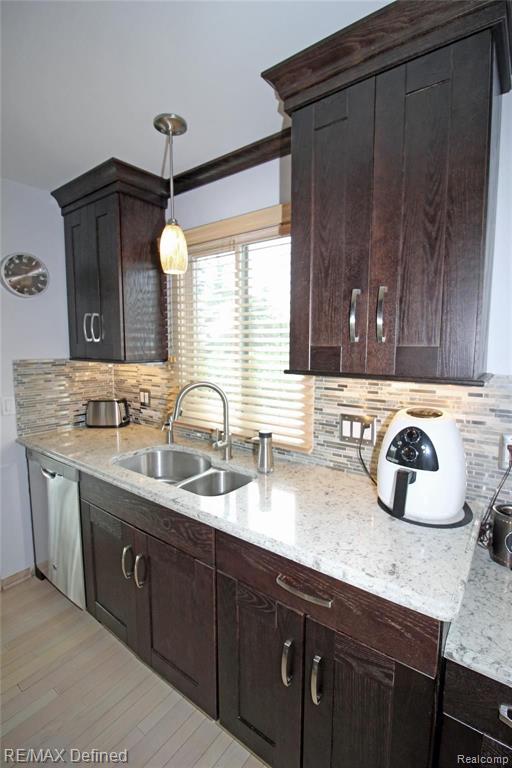 2945 Meadowbrook Drive Rochester Hills, MI 48309 - Photo 4 of 21