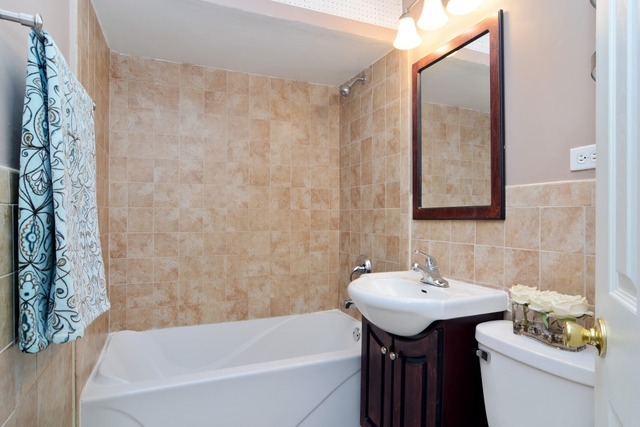 115 East Dennis Road Wheeling, IL 60090 - Photo 9 of 10 a bathroom with a sink a toilet and shower