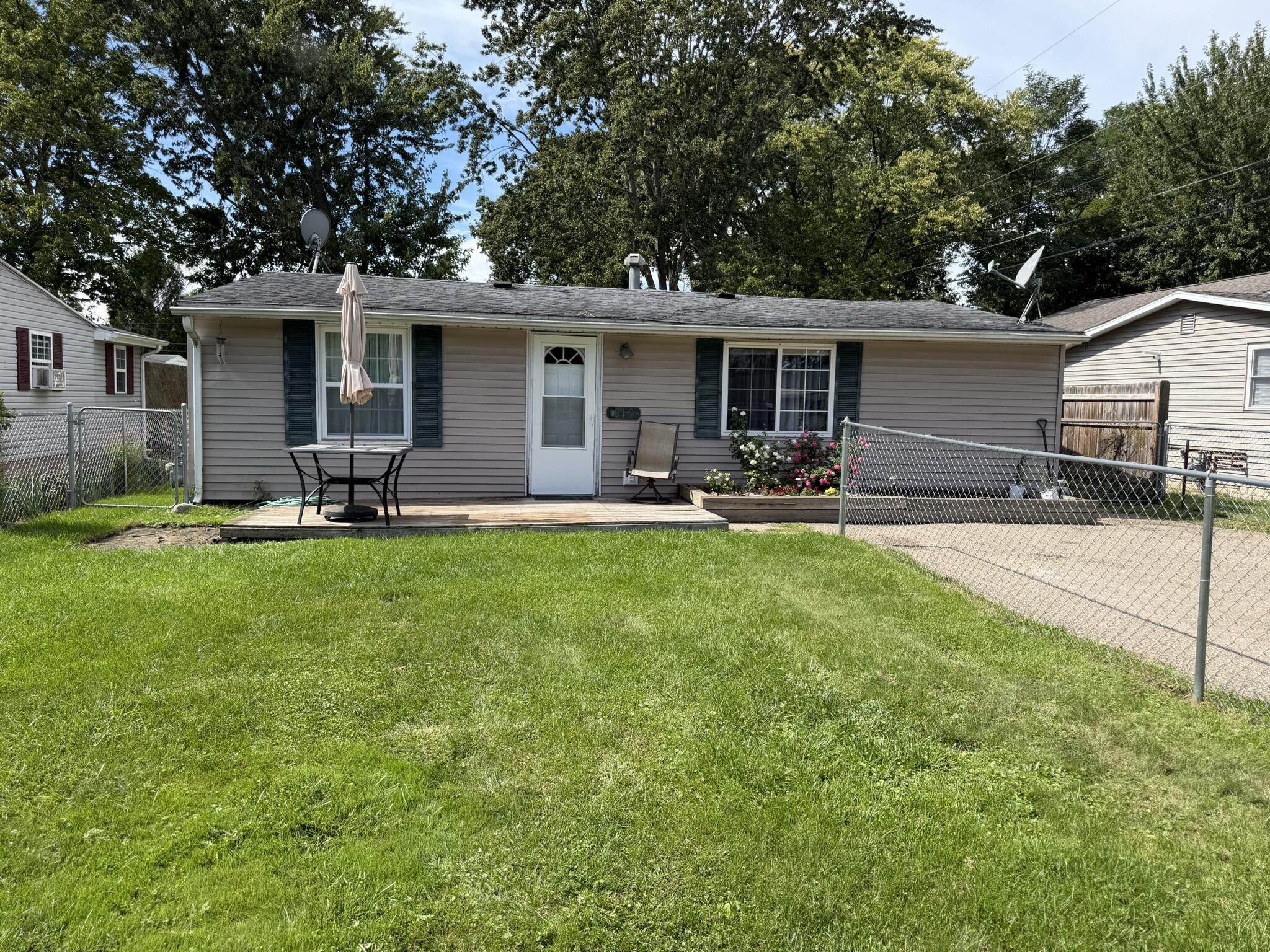 819 Prospect Court Watervliet, MI 49098 - Photo 1 of 31 IMG_5942