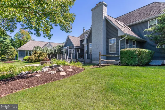 a view of a yard and patio