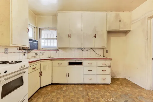 $599,950 | 14047 Herron Street, Sylmar, CA 91342