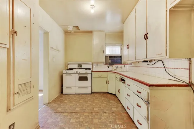 $599,950 | 14047 Herron Street, Sylmar, CA 91342