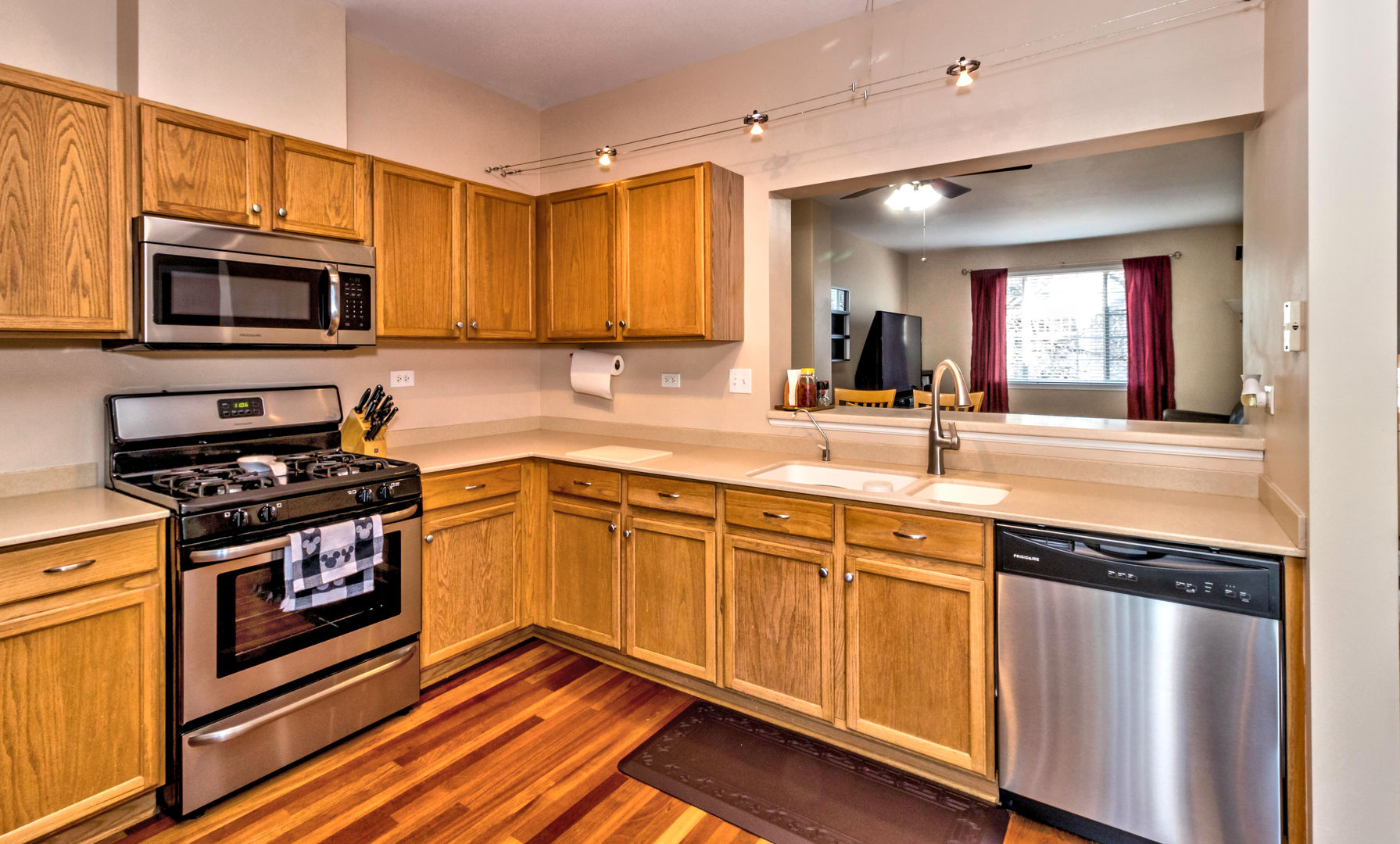 9433 Harrison Street Des Plaines, IL 60016 - Photo 7 of 23