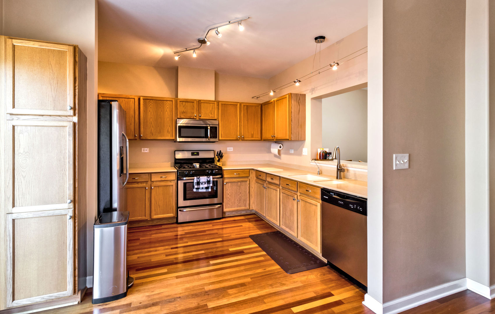 9433 Harrison Street Des Plaines, IL 60016 - Photo 8 of 23