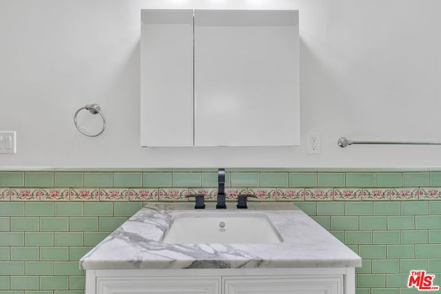 $5,995 | 7544 Lexington Avenue, West Hollywood, CA 90046