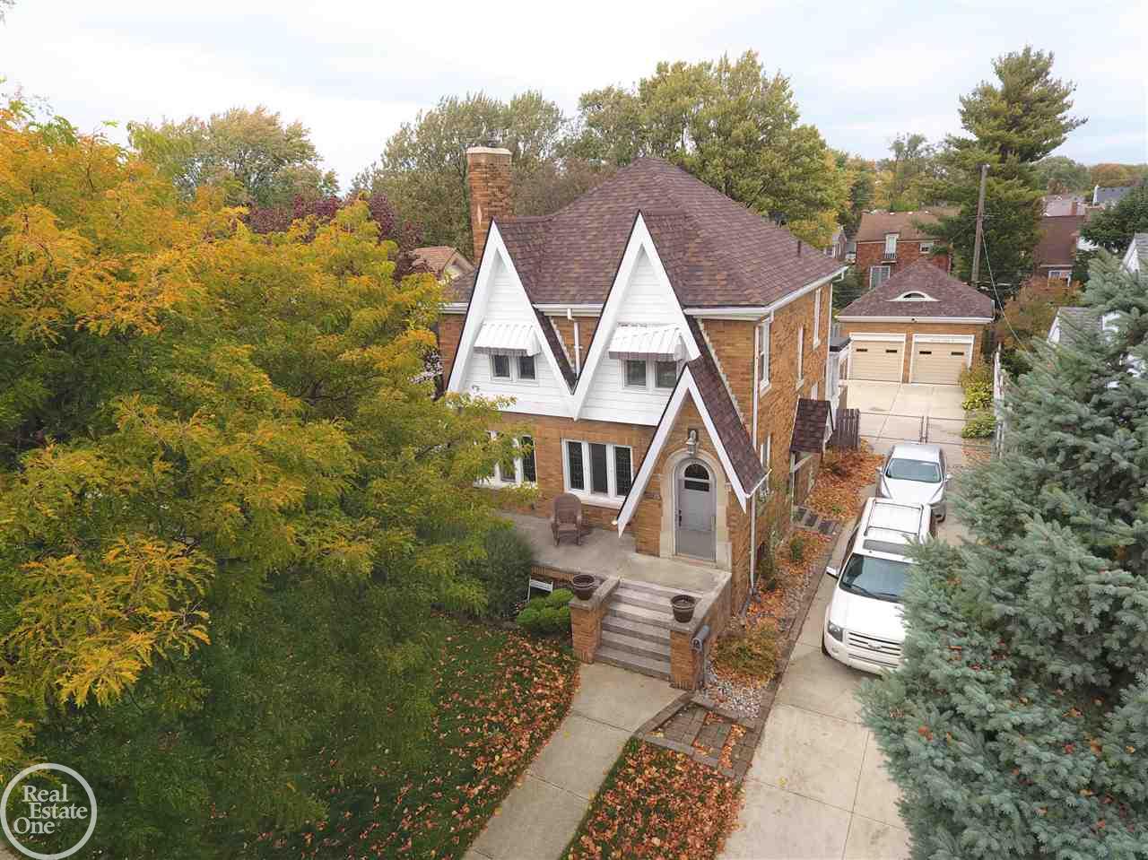 15785 Charles R Avenue Eastpointe, MI 48021 - Photo 3 of 54 50026823-2.JPG