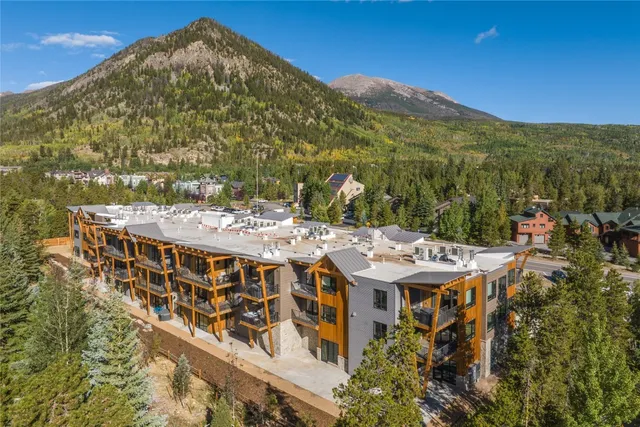 a view of outdoor space with garden view