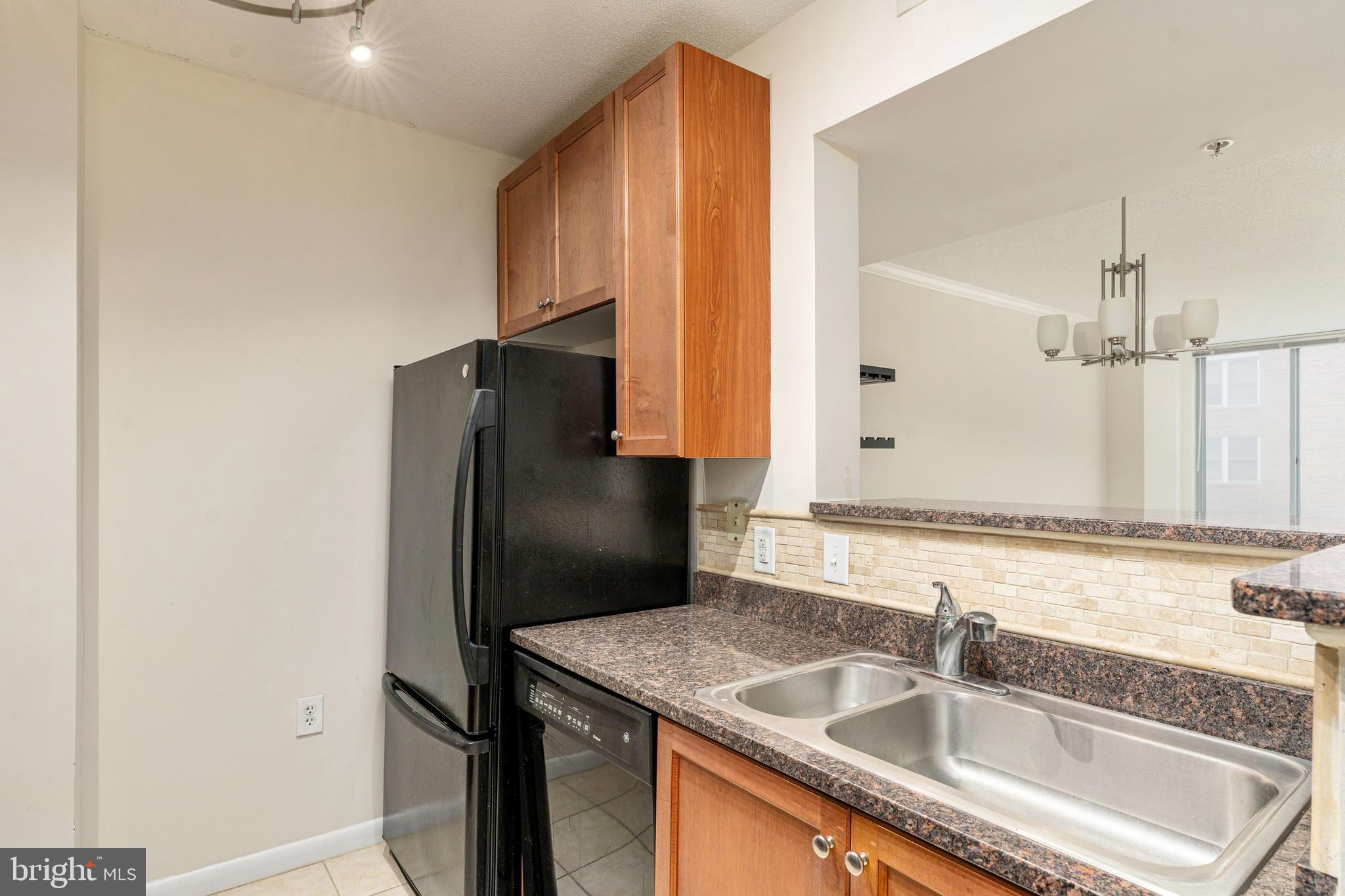 851 North Glebe Road, Unit 1407 Arlington, VA 22203 - Photo 14 of 51 a bathroom with a sink and a mirror