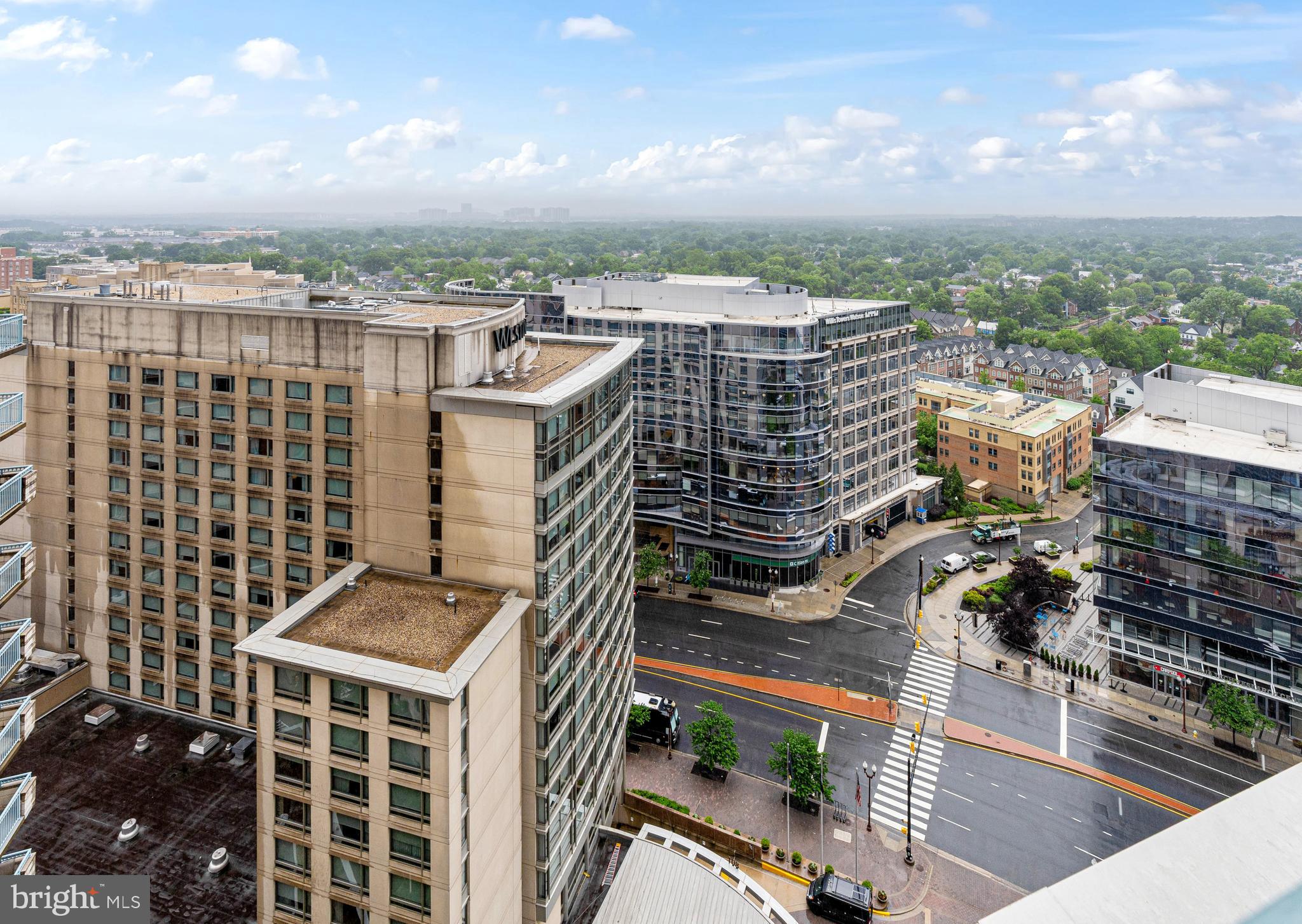851 North Glebe Road, Unit 1407 Arlington, VA 22203 - Photo 40 of 51 a city view with tall buildings