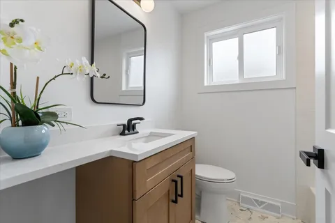 $574,500 | 7101 North Ottawa Avenue, Chicago, IL 60631