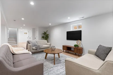 $574,500 | 7101 North Ottawa Avenue, Chicago, IL 60631