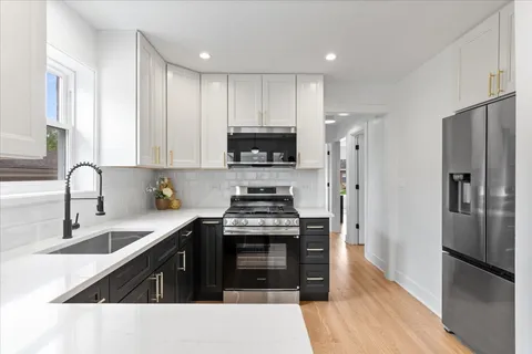 $574,500 | 7101 North Ottawa Avenue, Chicago, IL 60631