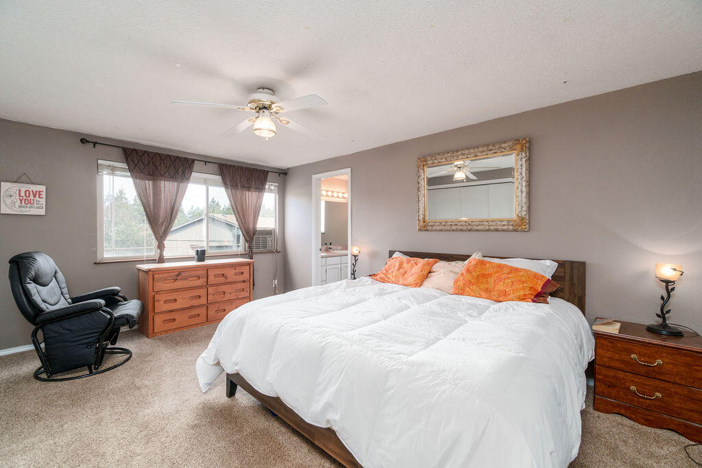 63480 Vogt Road Bend, OR 97701 - Photo 12 of 28 RileyVisuals-52