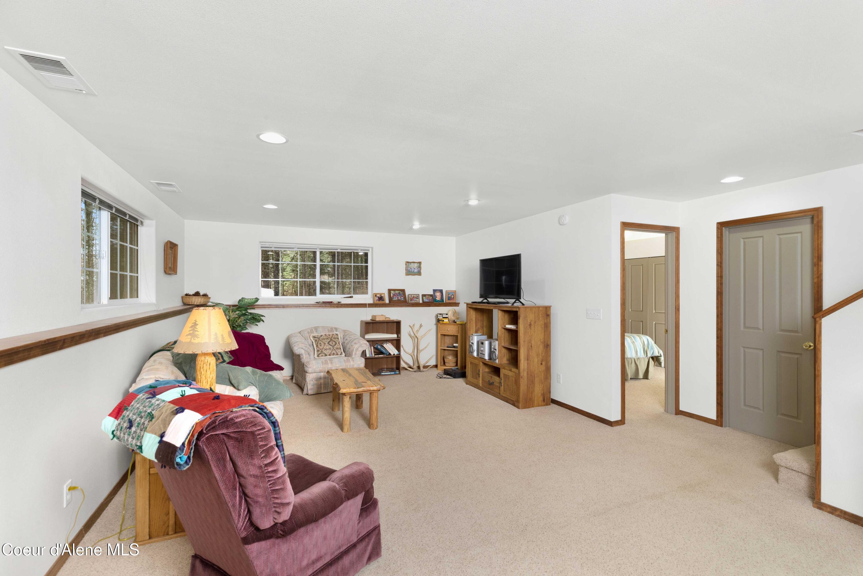 5565 Selle Road Sandpoint, ID 83864 - Photo 20 of 40 10