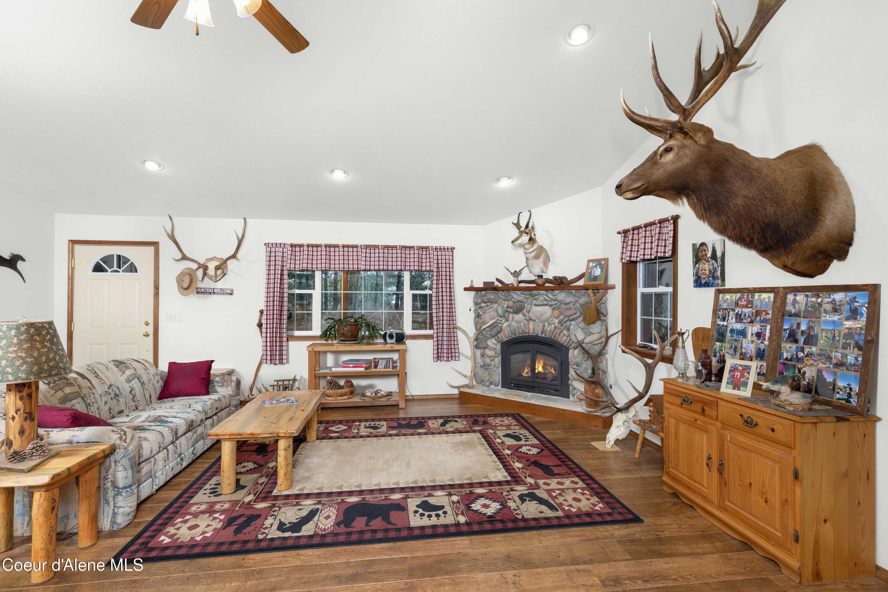 5565 Selle Road Sandpoint, ID 83864 - Photo 3 of 40 03