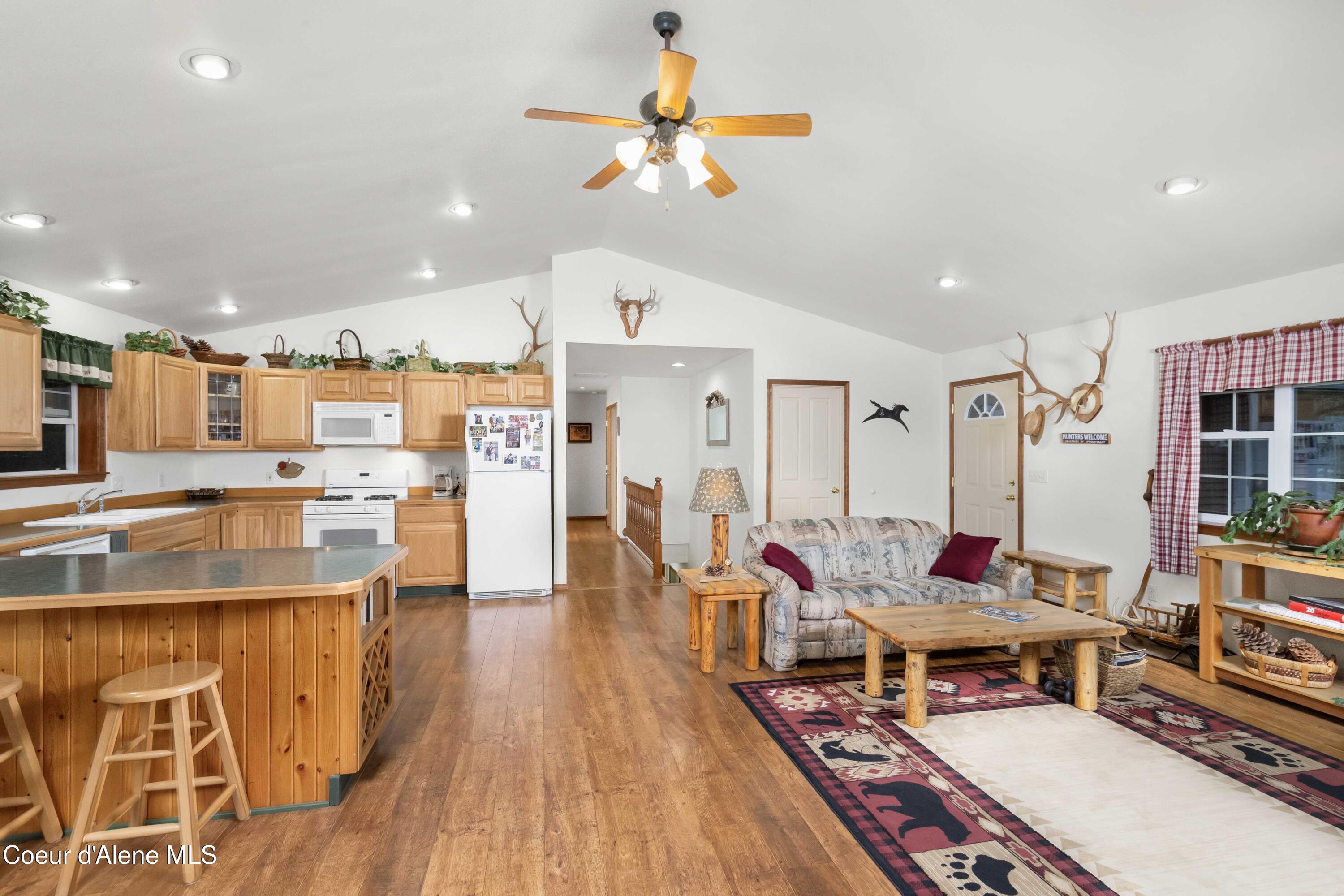 5565 Selle Road Sandpoint, ID 83864 - Photo 4 of 40 04