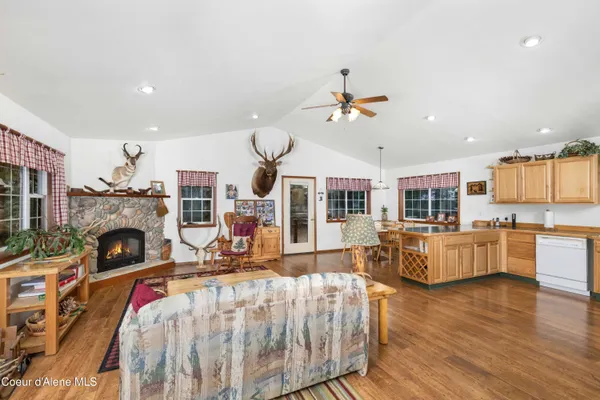 $775,000 | 5565 Selle Road, Sandpoint, ID 83864