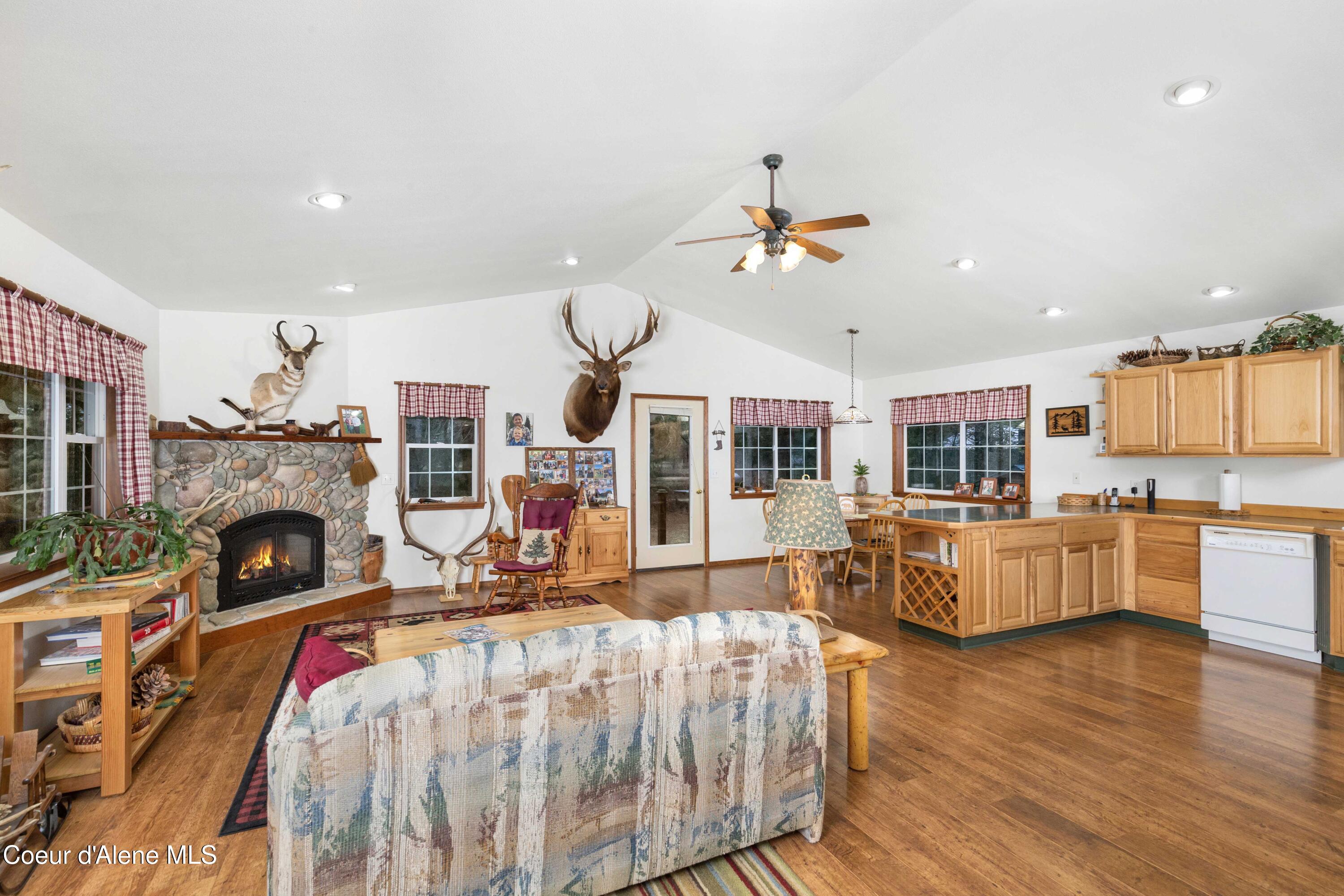 5565 Selle Road Sandpoint, ID 83864 - Photo 5 of 40 02