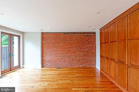 $7,995 | 325 D Street Southeast, Washington, DC 20003