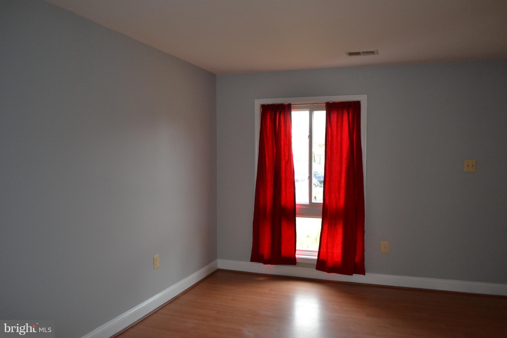 176 North Cottage Road Sterling, VA 20164 - Photo 4 of 23 Living Room