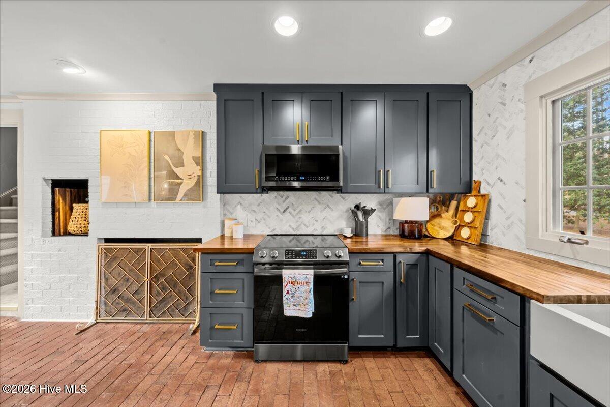 145 Steelman Road Southern Pines, NC 28387 - Photo 24 of 63 Kitchen with working wood burning fireplace with working built in grill above