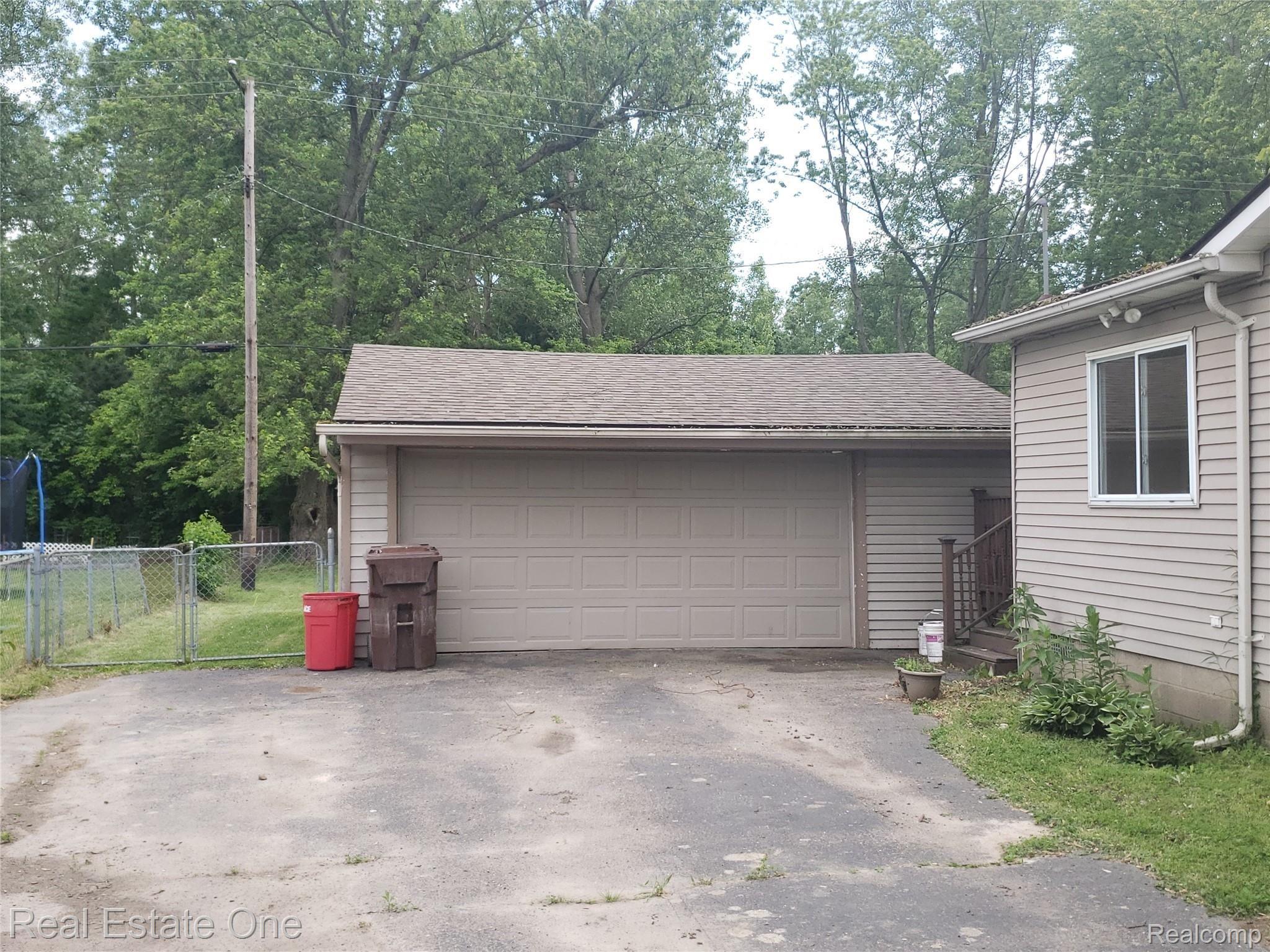 48653 Willis Road Belleville, MI 48111 - Photo 5 of 14 20190612_170716.jpg