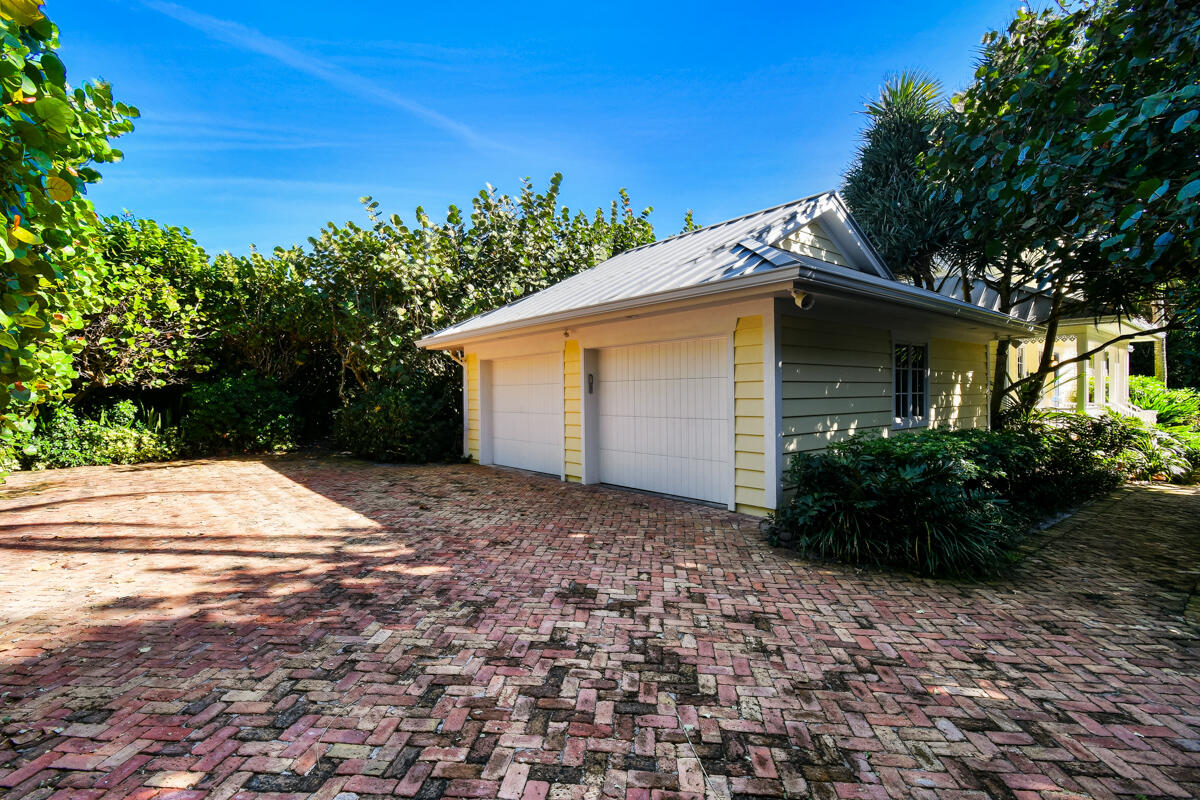 107 North Beach Road Jupiter Island, FL 33455 - Photo 18 of 49 a backyard of a house with plants and trees