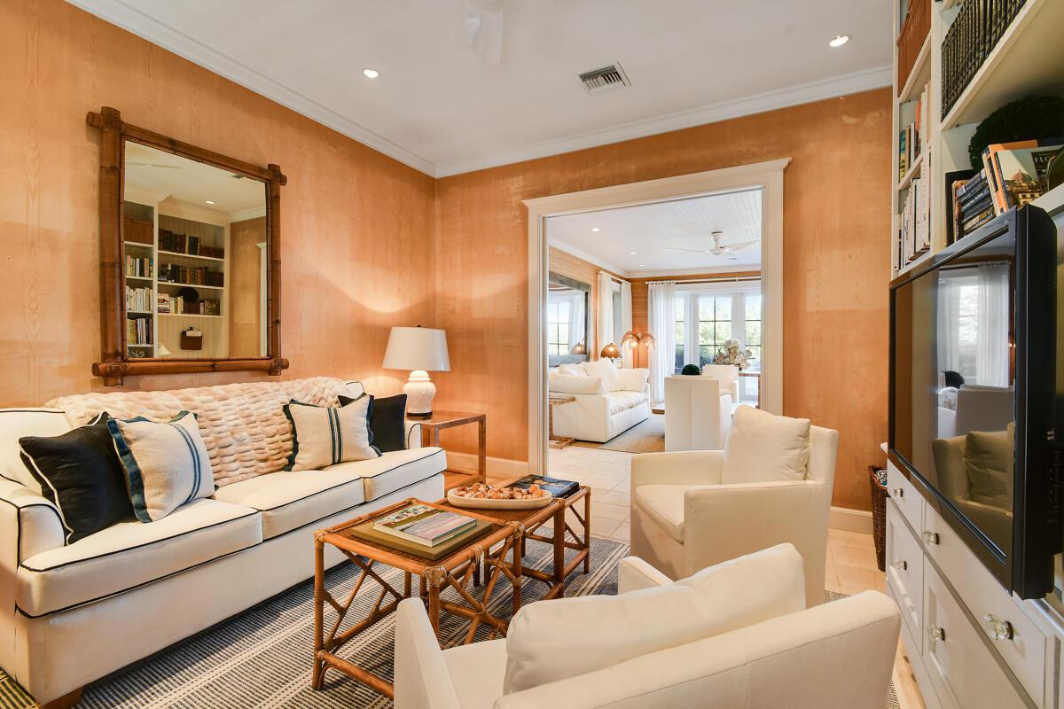 107 North Beach Road Jupiter Island, FL 33455 - Photo 31 of 49 a living room with furniture and a flat screen tv