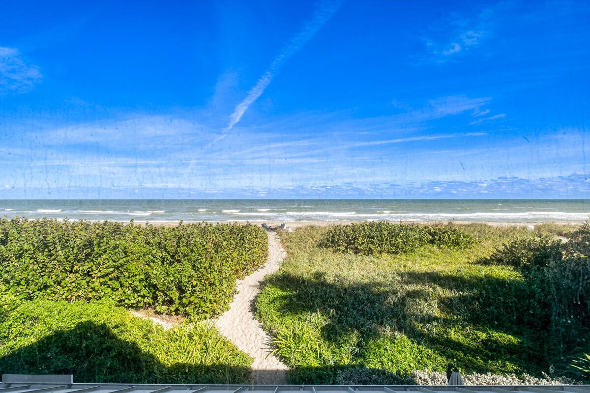 107 North Beach Road Jupiter Island, FL 33455 - Photo 41 of 49 a view of an ocean
