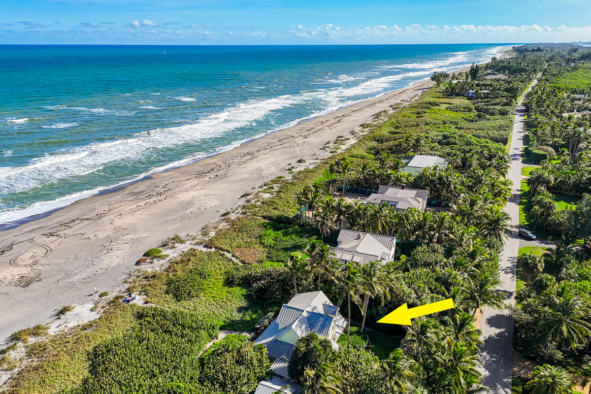107 North Beach Road Jupiter Island, FL 33455 - Photo 7 of 49 a view of an ocean and beach