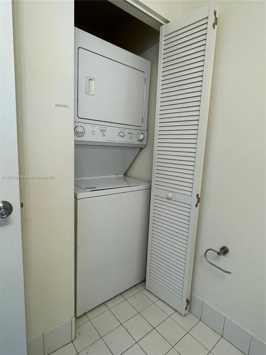 888 Biscayne Boulevard, Unit 1907 Miami, FL 33132 - Photo 4 of 20