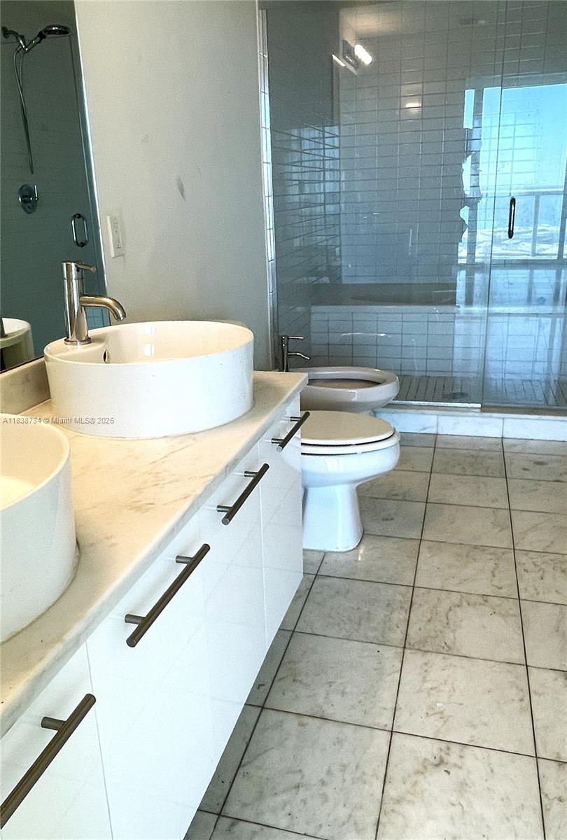 888 Biscayne Boulevard, Unit 1907 Miami, FL 33132 - Photo 9 of 20