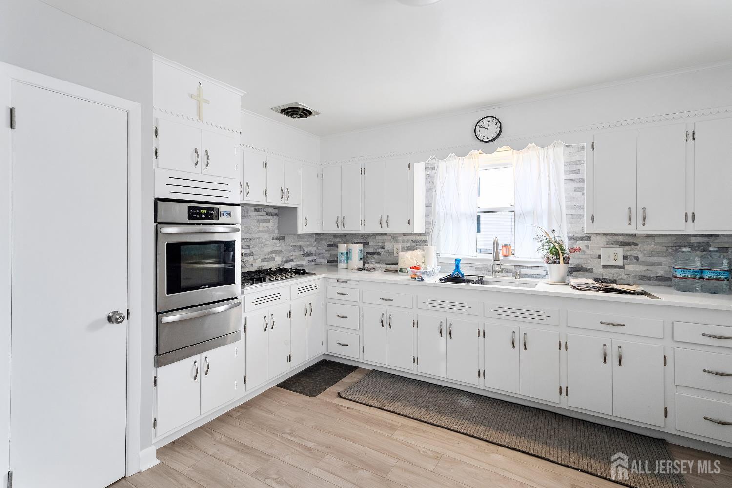 654 Colgate Avenue Perth Amboy, NJ 08861 - Photo 3 of 6