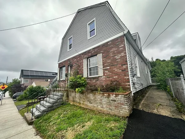 $3,200 | 354 University Avenue, Lowell, MA 01854