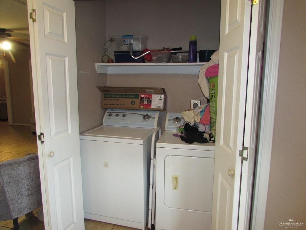 2936 Jasmine Street Roma, TX 78584 - Photo 9 of 12 a utility room with dryer and washer