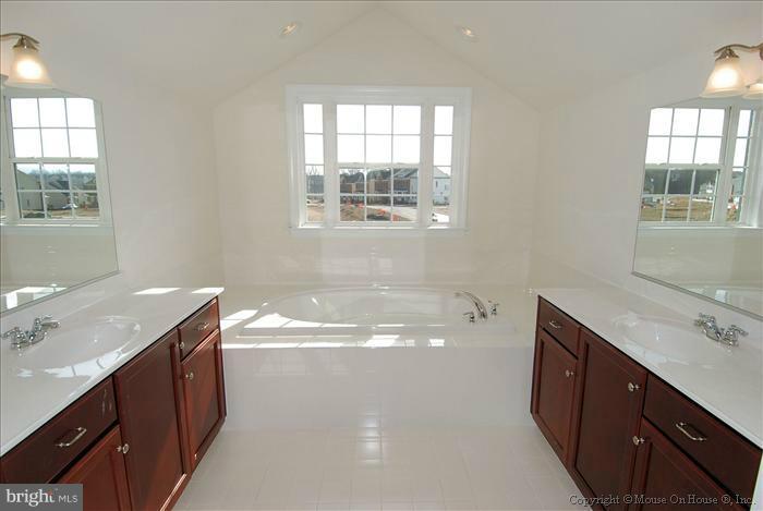 1277 Cambria Road Westminster, MD 21157 - Photo 24 of 28 Bath (Master)