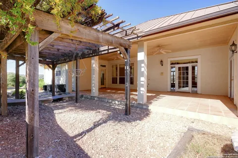 $799,900 | 305 Lakewood Drive, Kerrville, TX 78028