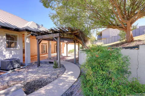 $799,900 | 305 Lakewood Drive, Kerrville, TX 78028