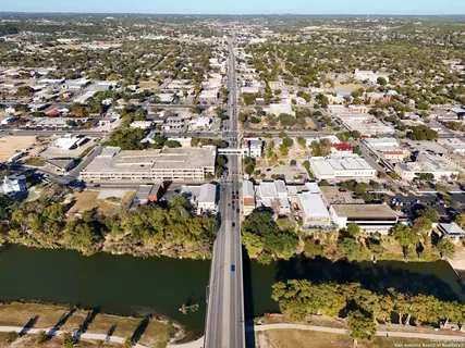 $799,900 | 305 Lakewood Drive, Kerrville, TX 78028