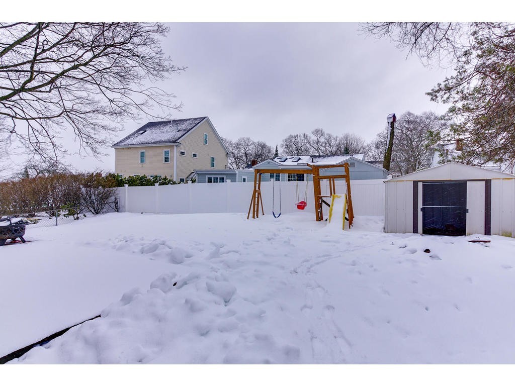 98 Robbins Road Arlington, MA 02476 - Photo 21 of 25 Gallery Image 21