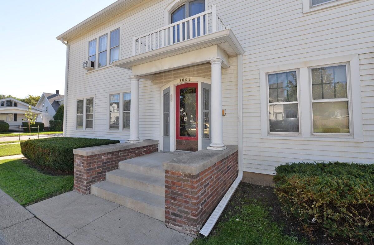 3005 17th Street Racine, WI 53405 - Photo 2 of 20 Entrance (2022)